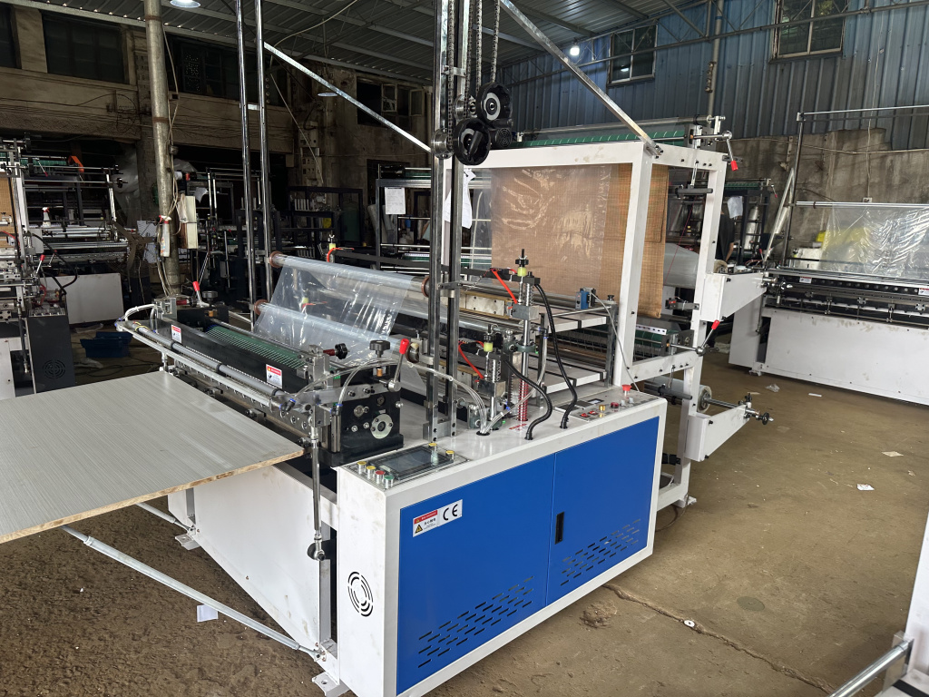 Двухуровневый пакетоделательный станок с летающим ножом GFL-800