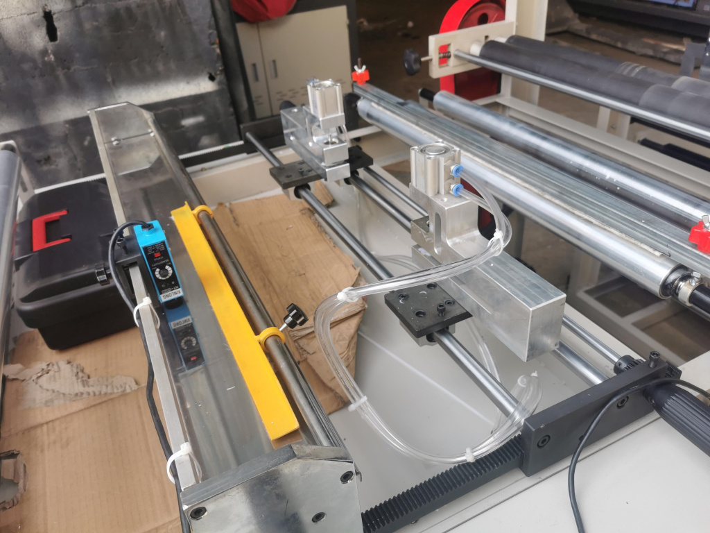 Станок для производства пакетов с боковым швом RH-800 Станок для производства пакетов с боковым швом RH-800