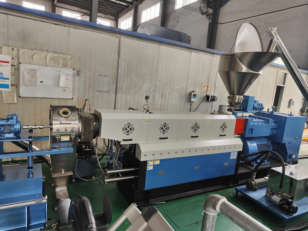 Двухшнековый экструдер грануляции TSC-92 Двухшнековый экструдер грануляции TSC-92