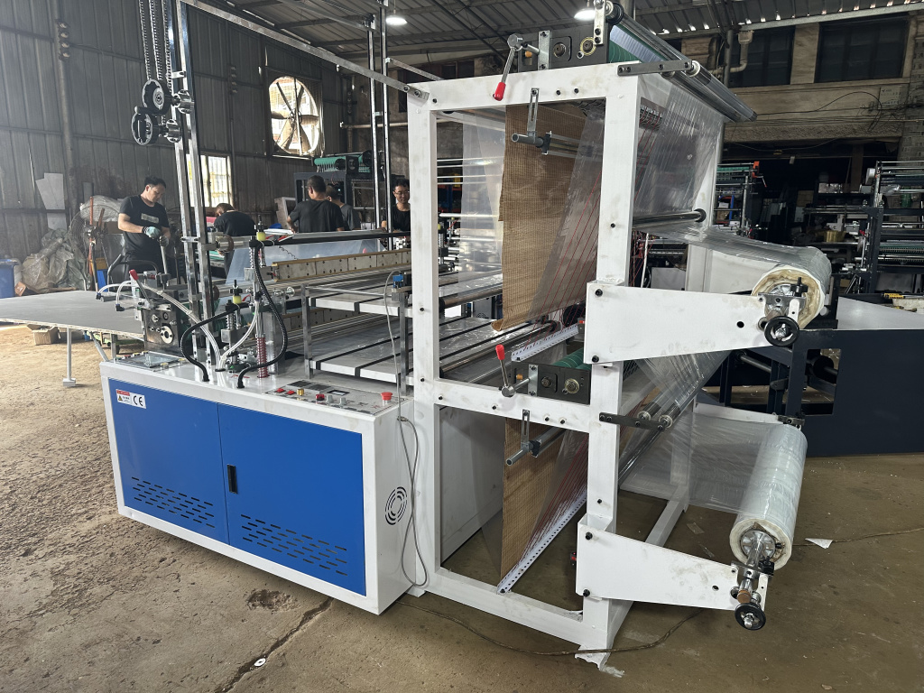 Двухуровневый пакетоделательный станок с летающим ножом GFL-800