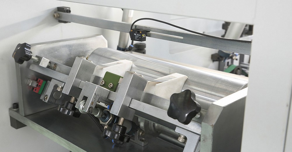 Автоматическая линия для производства бумажных пакетов с двойным дном RZJD-G350J (2/4)