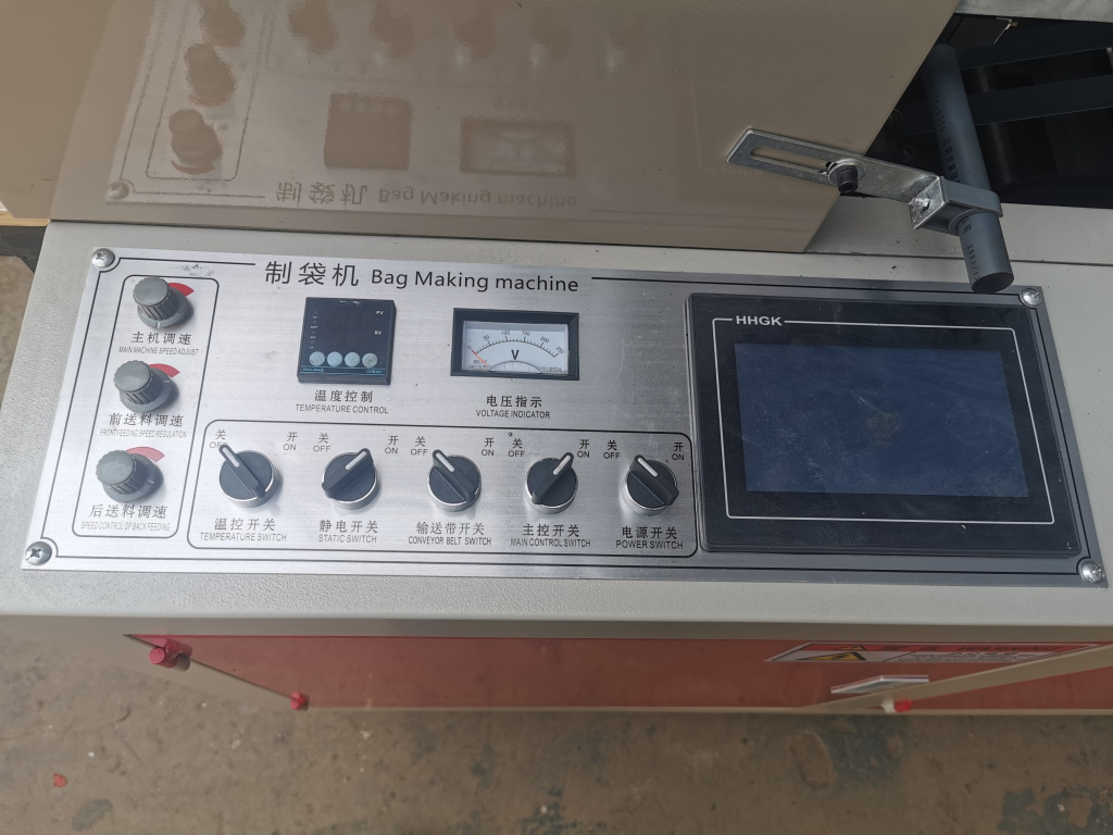 Станок для производства пакетов с боковым швом RH-800 Станок для производства пакетов с боковым швом RH-800