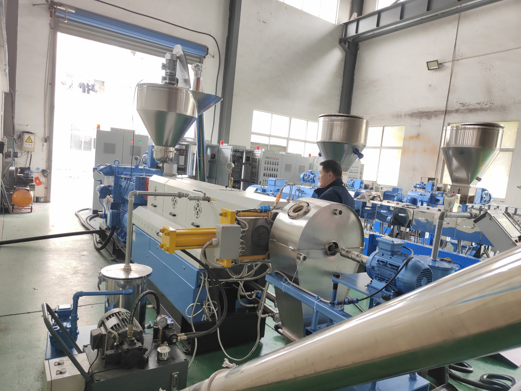 Двухшнековый экструдер грануляции TSC-92 Двухшнековый экструдер грануляции TSC-92