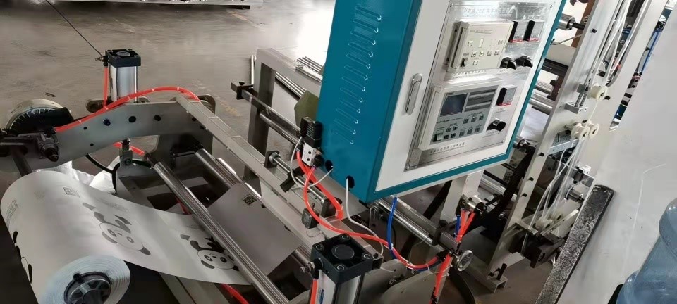 Пакетодельная машина с припайкой zip-lock застежки ZL-С-800